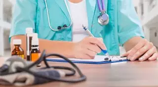 Елордалық дәрігердің жазып бергенін төрт дәріханада ешкім оқи алмаған