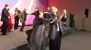 Кремль Путин мен Буштың билеген сәті түсірілген видео жариялады