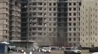 Ақтауда кран құлап, ер адам қаза тапты