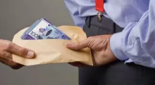 Алматыда салықшылар жүйелі түрде пара алған деген күдікке ілінді