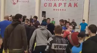 Мәскеу маңында өткен жарыста спортшылар жаппай төбелесті