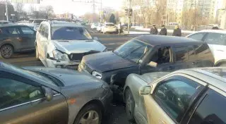 Алматыда сегіз автокөлік соқтығысты