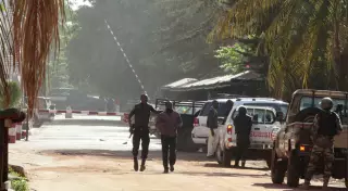 Малиде лаңкестер әскери лагерьге шабуыл жасады: 15 адам қаза тапты