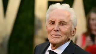 Әйгілі Голливуд актері Кирк Дуглас 103 жасында қайтыс болды