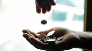 Алматыда дүкендердегі садақа жәшіктерін ұрлаған алаяқ ұсталды