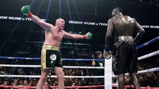 Уайлдерді жеңген Фьюри шаршы алаңда ән айтты