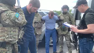 Қару-жарақ ұрлаған лауазымды қызметкер ұсталды - ҰҚК