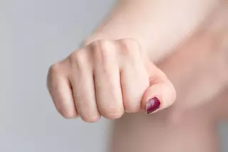 Көкшетауда әйелдер кафе маңында ер адамды ұрып-соққан