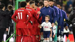 Англия премьер-лигасында коронавирусқа байланысты футболшылар қол алыспайтын болды