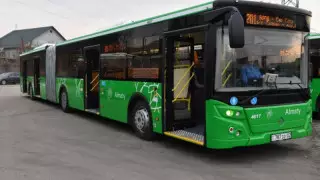 Коронавирус Алматыдағы қоғамдық көліктердің қозғалысын қиындатты