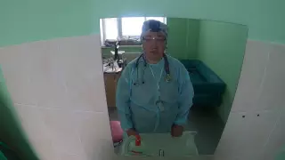 Дәрігер карантиндегі қазақстандықтармен жұмыс күнін видеоға түсірді