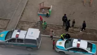 "Балаларымен жүрген ата-аналарға айыппұл" - полиция хабарламаға пікір білдірді