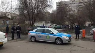 Алматыда екі үй қоршауға алынды