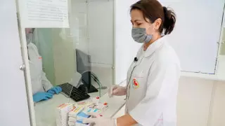 Нұр-Сұлтанда қарт адамдарға дәрі-дәрмектер үйіне жеткізіліп жатыр