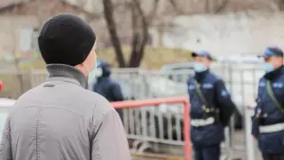 Павлодарда блокбекетті айналып өтпек болған жүргізуші қамауға алынды