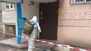 Таразда тұрғын үй кіреберісі қоршалып, карантинге жабылды