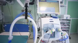 "Оған жетпегеніңіз жөн". Дәрігер COVID-19 жұқтырғандар жатқан бөлімшеден видео түсірді