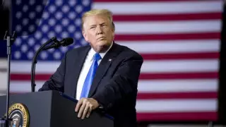 "Қытайдан сұраңыз". Трамп журналистермен өтіп жатқан баспасөз конференциясын тоқтатып тастады