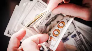 Доллар қымбаттап жатыр