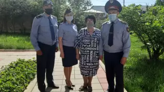 ШҚО-да ҚАЖ қызметкерлері "Ана үйінің" жас аналарын Отбасы күнімен құттықтады