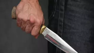 Астаналық ер адам жаяу жүргіншілерді пышақпен қорқытқан