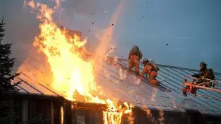 Ақтөбе облысында ер адам 7 тұрғынды өрттен құтқарды