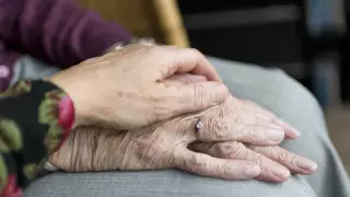 400 немере мен шөбере тәрбиелеген. 125 жастағы түркиялық зейнеткер коронавирусты жеңді