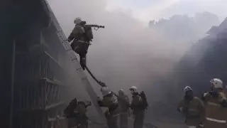 Алматыда өртеніп жатқан қойманы сөндіруге авиация жұмылады