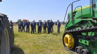 Мемлекет басшысы көктемгі егіс жұмыстарымен танысты