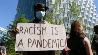 Афроамерикалық жігіттің өлімі: Еуропа тұрғындары жаппай шеруге шықты