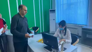 Алматыда алғаш рет Армениядан әкелінген көлікке нөмір берілді