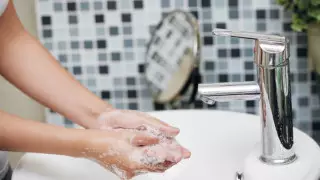 Қолды жиі жуудың қаупі аталды