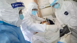 Коронавирус туралы бірінші болып ескерткен ухандық дәрігердің әйелі сау баланы дүниеге әкелді