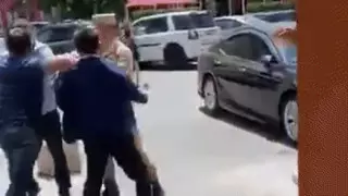 Алматыда маска тағудан бас тартқан мас ер адам күзетшіге шабуылдаған