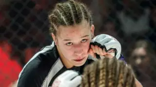 Қазақстандық файтер қыз UFC-дегі алғашқы жекпе-жек үшін қанша алғаны жарияланды