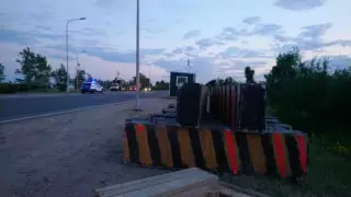 Қостанай облысында тасжолда блокбекет қойылып жатыр