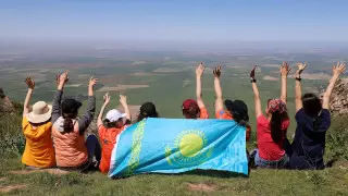 Фотодағы таз жігітті қуыңыз