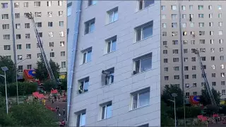 Нұр-Сұлтанда жігіттің соңынан биіктен секіріп кеткен қыздың видеосы пайда болды