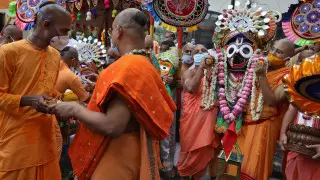 Үндістанда бір тәулікте 15 мыңға жуық адамнан COVID-19 анықталған