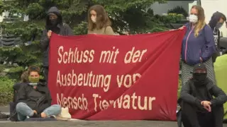 Германияда белсенділер қасапхананың жабылуын талап етті