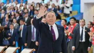 Си Цзиньпин мен Зеленский Назарбаевты мерейтойымен құттықтады