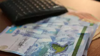 Нұрымбетов қазақстандықтардың жалақысына "сыни тұрғыда" қарайтынын айтты