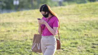 Коронавирус жұқтырған науқастарға неге телефон ұстауға болмайды?