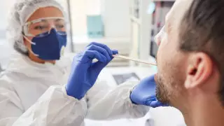 Коронавирус: Қазақстанда бір тәулікте 1707 адам жұқтырды