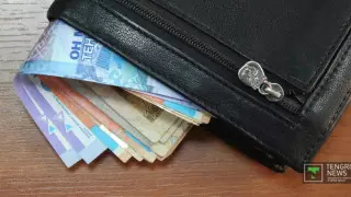 "Жемқорлыққа қарсы агенттік қызметкерімін". Ер адам 80 миллион теңгені заңсыз иемденген