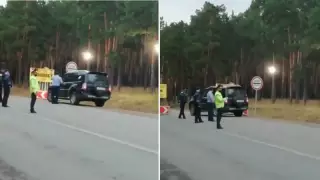 Джипті блокбекеттен "қоңырау" арқылы өткізген полицейлердің видеосы пайда болды