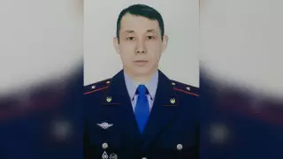 Тоқаев педофилді ұстаймын деп 13-қабаттан секірген полицейді марапаттады