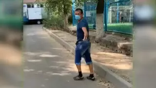 Шымкентте ер адам балалардың көзінше мысықты атып тастады