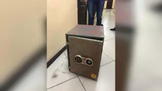 Алматылық 10 минутта 16 миллион теңге салынған сейфті ұрлап кеткен