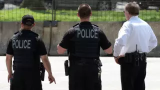 АҚШ-та полицейлерге оқ атылды